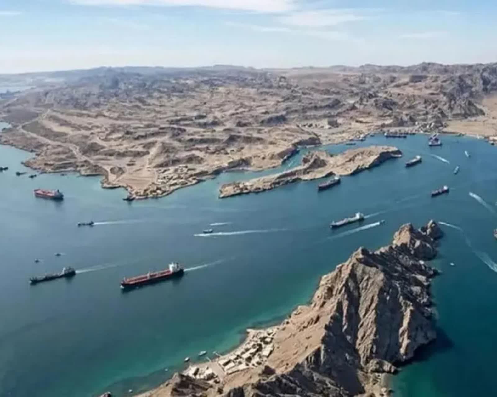 گرفتاری ۶۰۰۰ ملوان در تنگه هرمز به گزارش بلومبرگ گرفتاری ۶۰۰۰ ملوان در تنگه هرمز به گزارش بلومبرگ